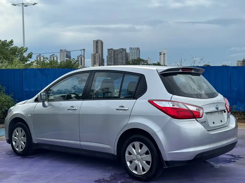 Datsun Dongfeng Nissan Qichen R50 2013 1.6L Manual Fashion Edition 2013 - thumbnail 6