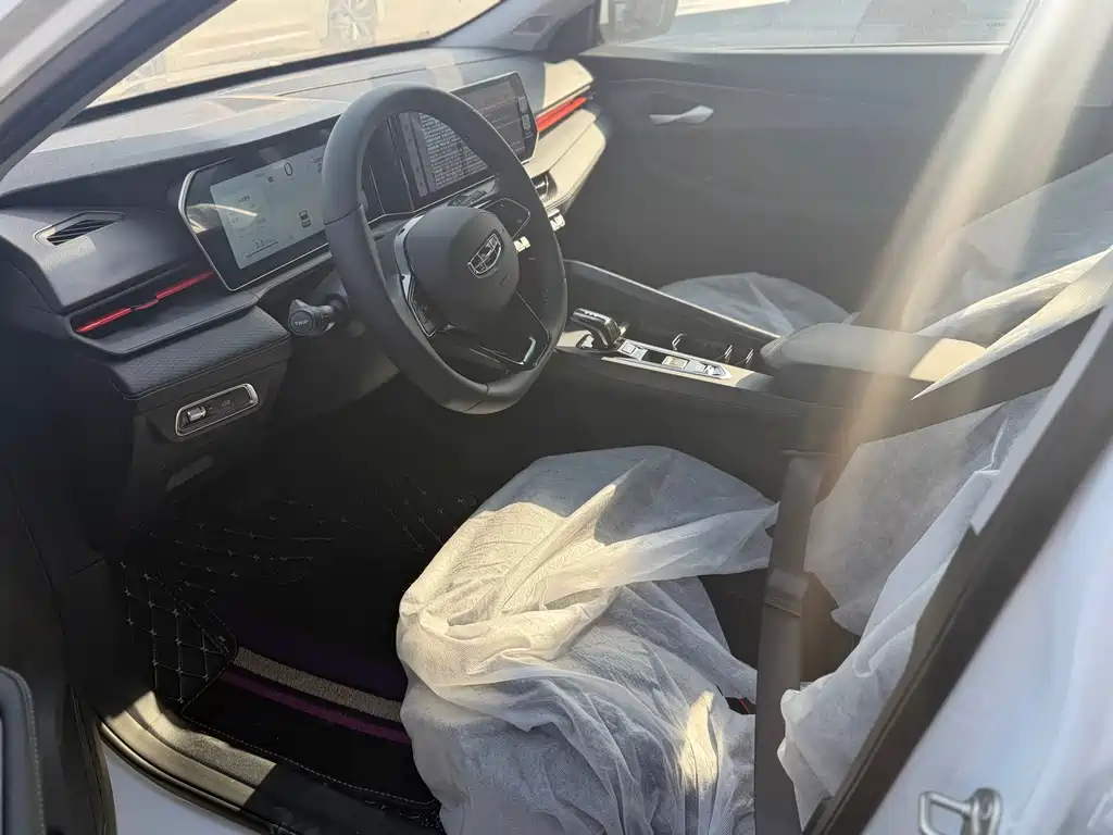 Geely Auto Geely Emgrand 2024 Emgrand COOL 1.5T DCT Champion Edition 2026 - thumbnail 4