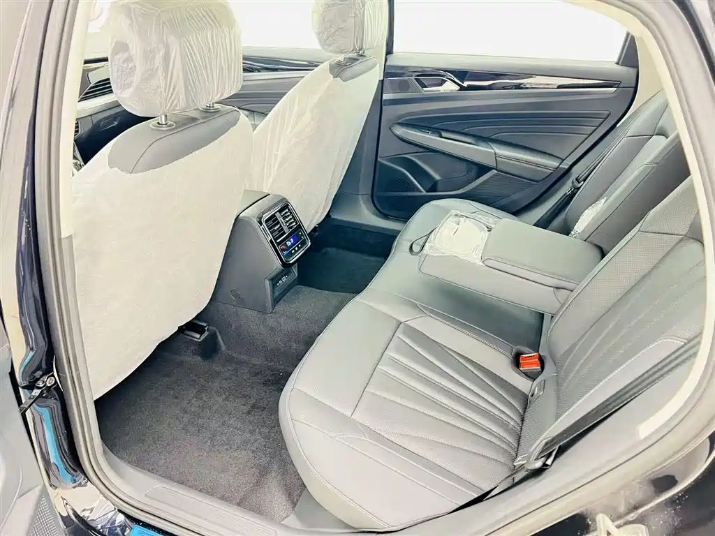 Volkswagen Passat 2026 Model Distinguished 330TSI Elite Edition 2026 - thumbnail 13