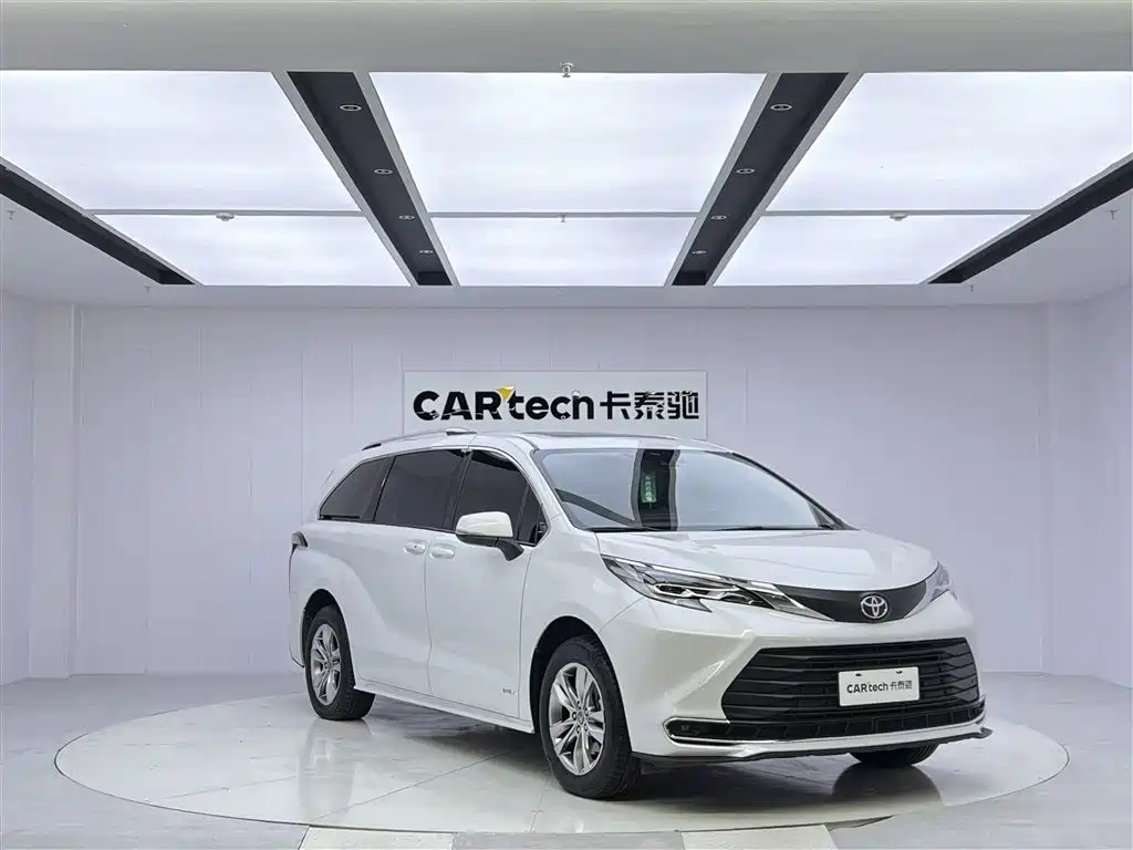 Toyota Toyota Sienna 2024 2.5L Hybrid LE 2024 - thumbnail 2