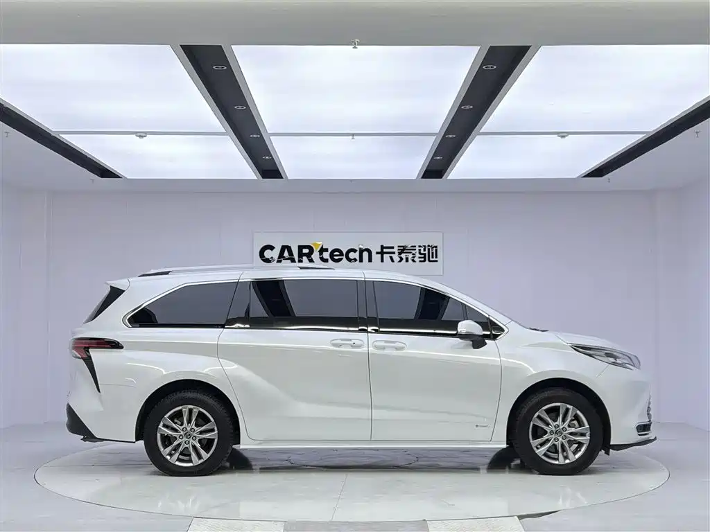 Toyota Toyota Sienna 2024 2.5L Hybrid LE 2024 - thumbnail 4