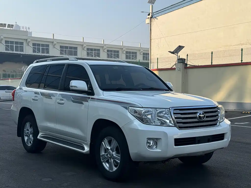 Toyota Land Cruiser (Imported) 2015 Model 4.0L V6 Middle East Limited Edition 2015 - thumbnail 3
