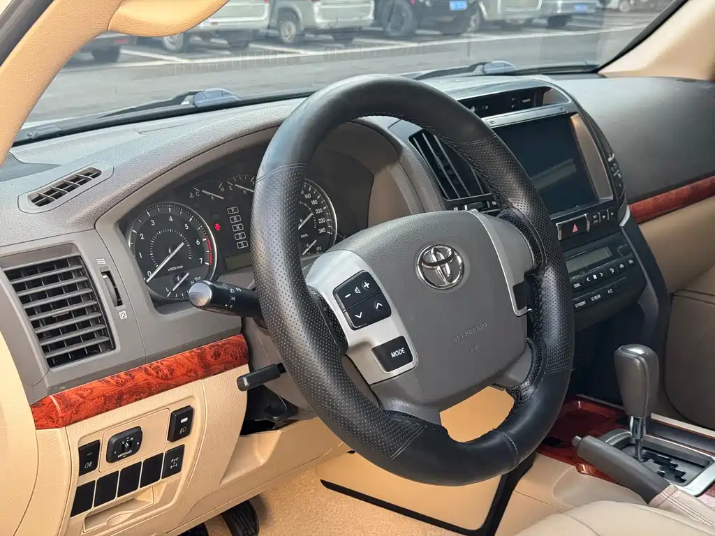 Toyota Land Cruiser (Imported) 2015 Model 4.0L V6 Middle East Limited Edition 2015 - thumbnail 9