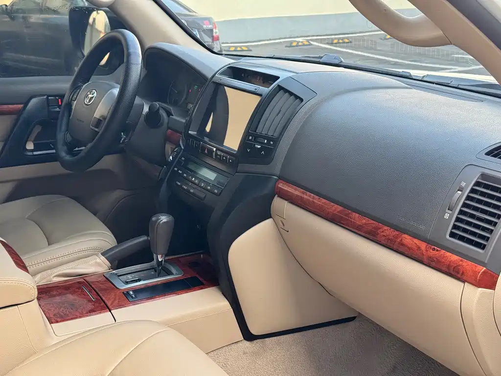 Toyota Land Cruiser (Imported) 2015 Model 4.0L V6 Middle East Limited Edition 2015 - thumbnail 11