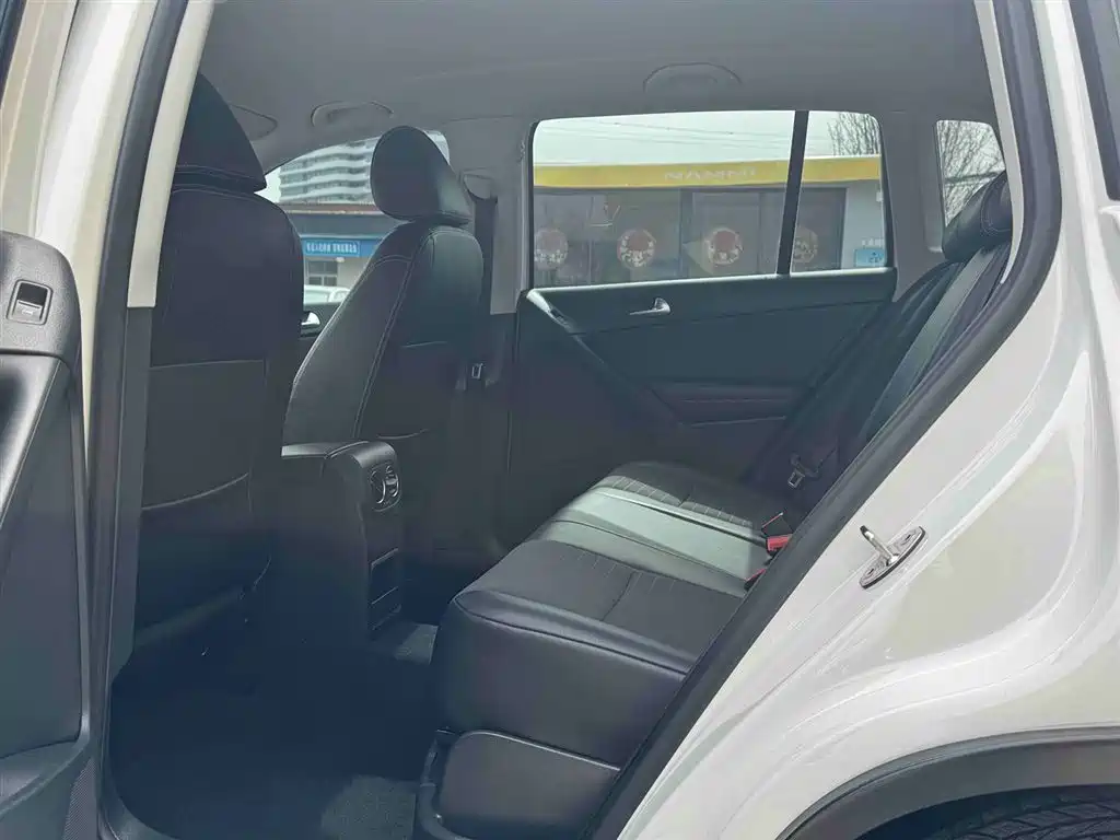 Volkswagen Tiguan 2016 280TSI Automatic 2WD Silk Road Style Edition 2018 - thumbnail 23
