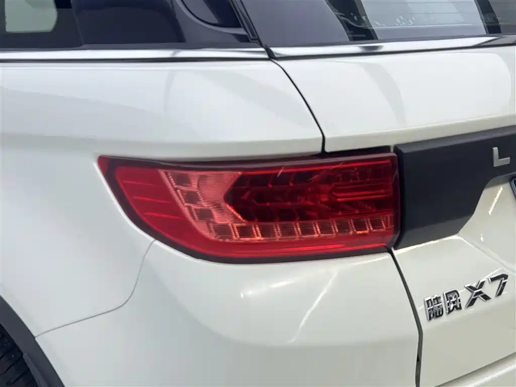 Landwind Lifan X7 2015 2.0T Panoramic Luxury Edition 2017 - thumbnail 9