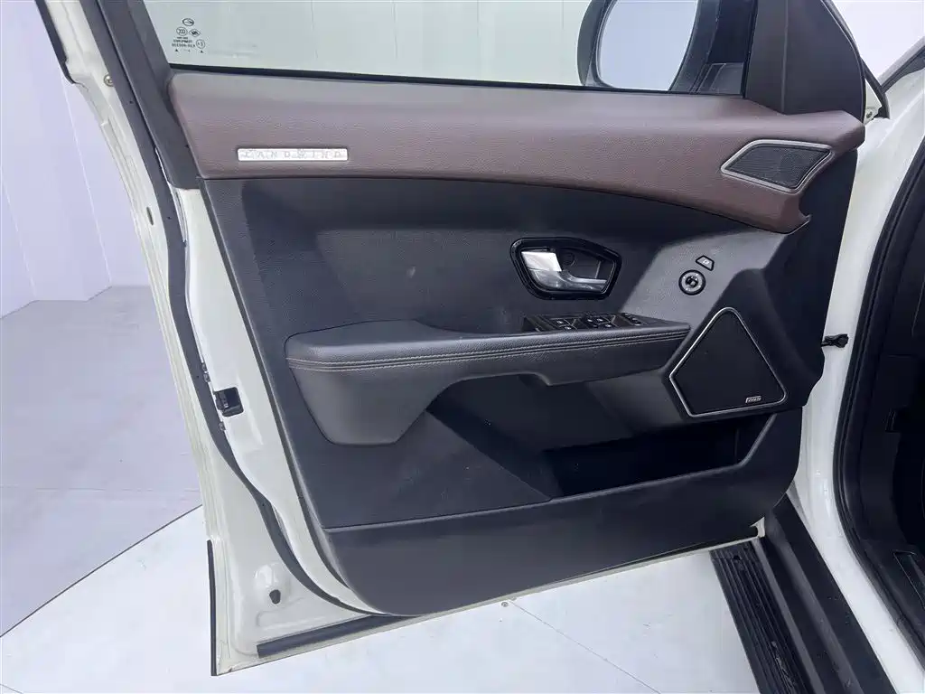 Landwind Lifan X7 2015 2.0T Panoramic Luxury Edition 2017 - thumbnail 17