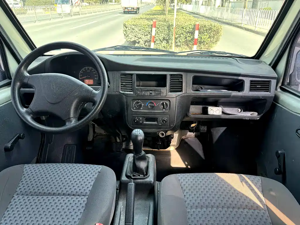 Wuling Motors Wuling Zhiguang 2015 1.2L Practical Type LSI 2017 - thumbnail 6