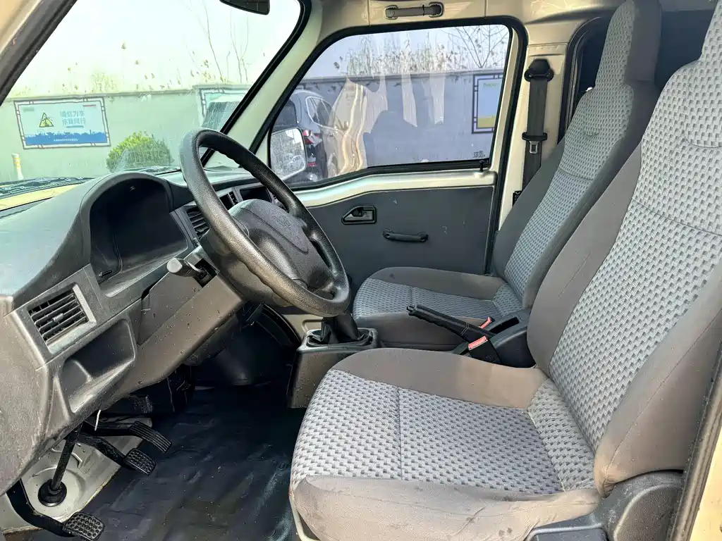 Wuling Motors Wuling Zhiguang 2015 1.2L Practical Type LSI 2017 - thumbnail 9