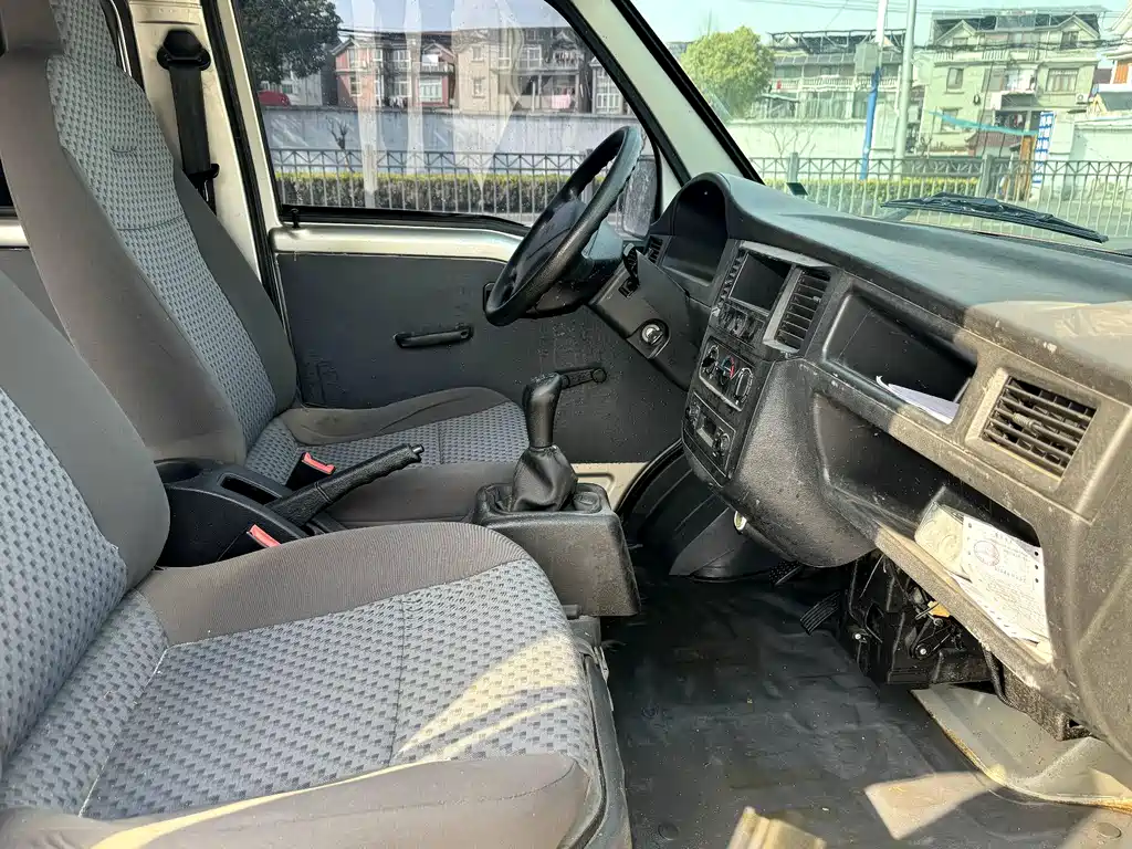 Wuling Motors Wuling Zhiguang 2015 1.2L Practical Type LSI 2017 - thumbnail 10