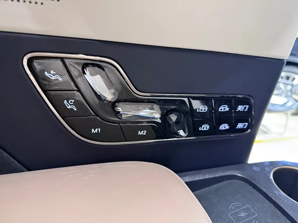 Zeekr Zeekr 009 2024 Glory Edition 2026 - thumbnail 7