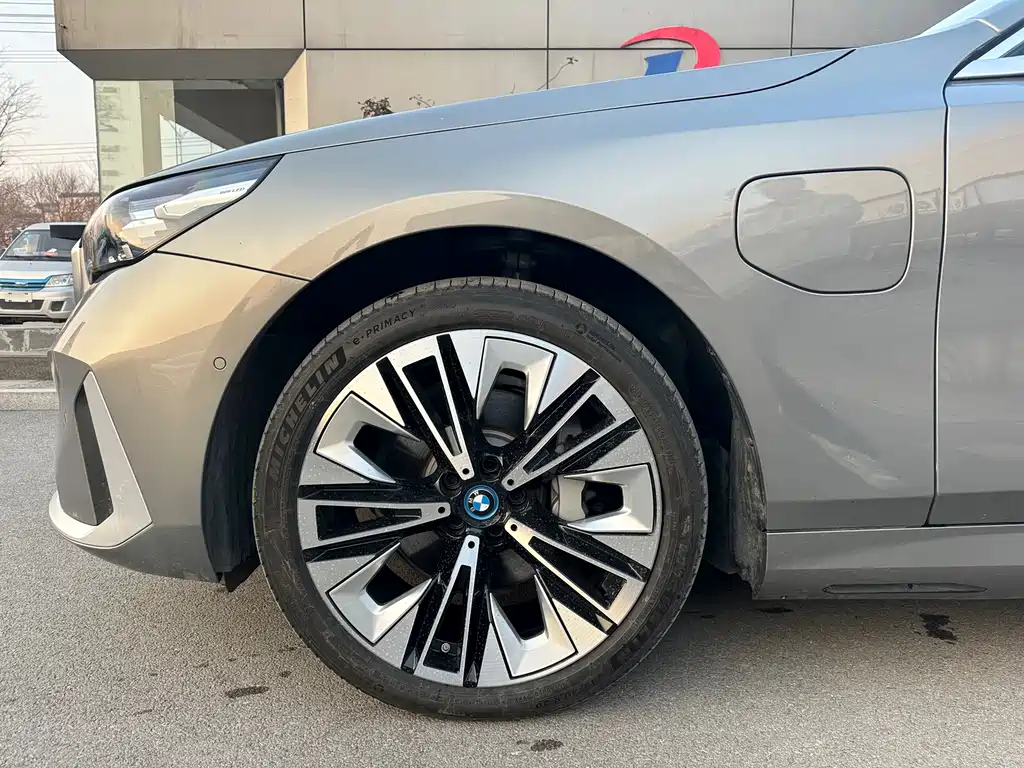 BMW BMW i5 2024 eDrive 35L Premium Luxury Package 2025 - thumbnail 5