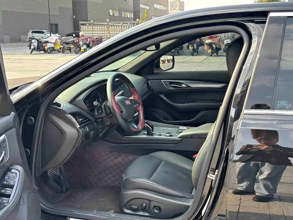 Cadillac Cadillac CT5 2022 28T Luxury 2022 - thumbnail 4