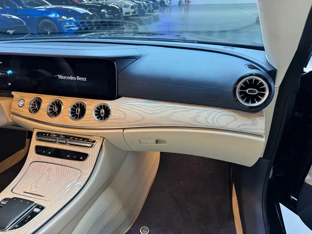 Mercedes-Benz Mercedes-Benz E-Class Coupe E 260 2021 Model 2020 - thumbnail 6