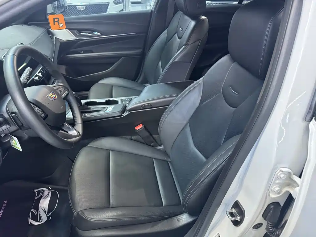 Cadillac Cadillac CT4 2023 28T Luxury 2023 - thumbnail 5