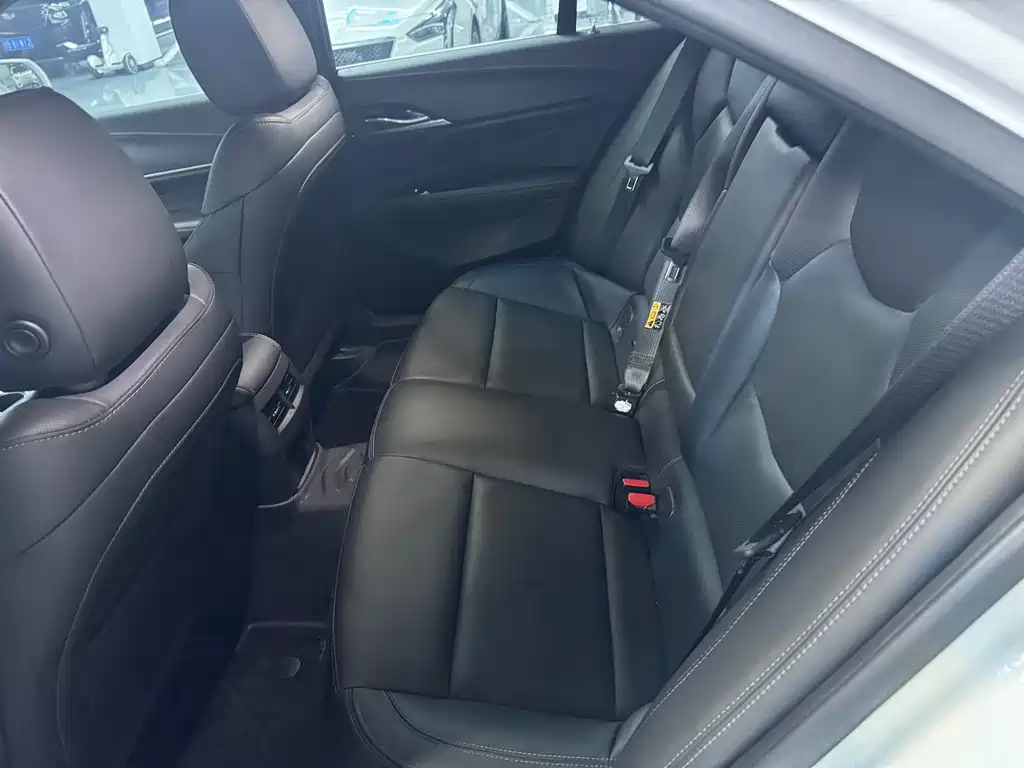 Cadillac Cadillac CT4 2023 28T Luxury 2023 - thumbnail 6