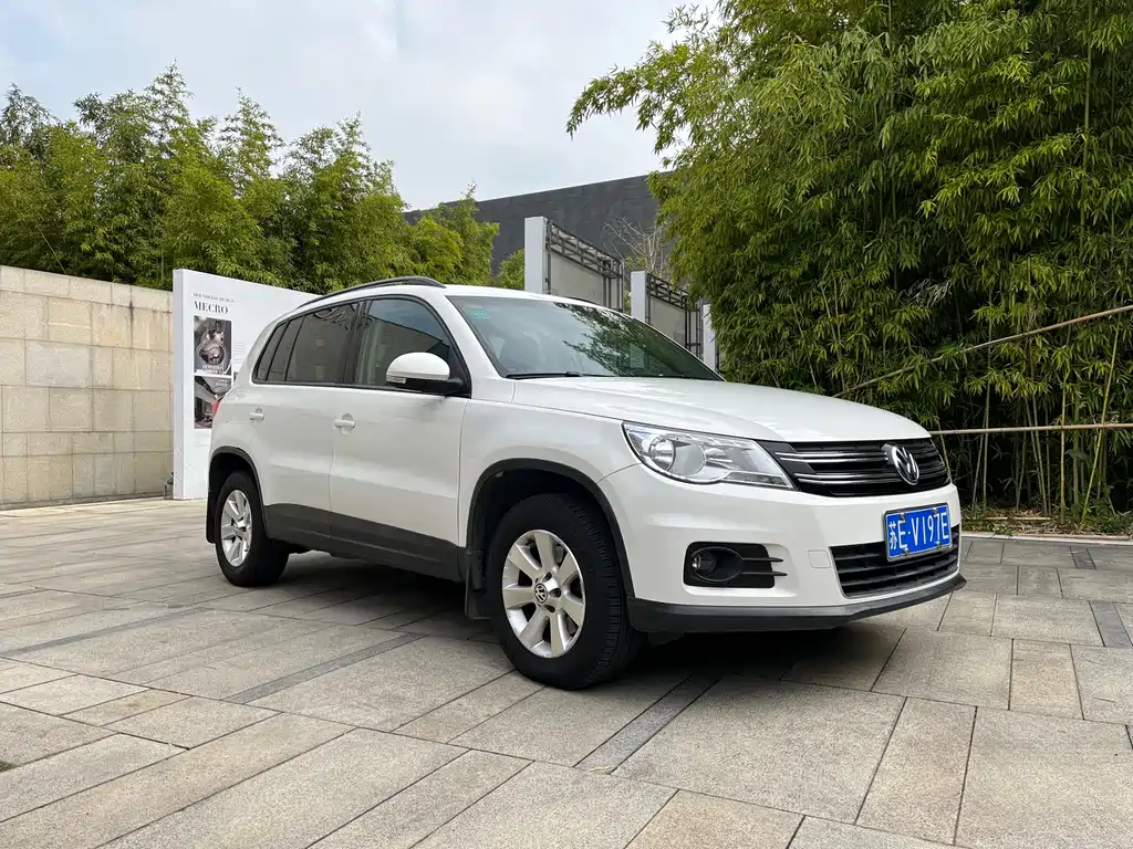 Volkswagen Volkswagen Tiguan 2012 1.8TSI Automatic 2WD Urban Edition 2013 - thumbnail 3