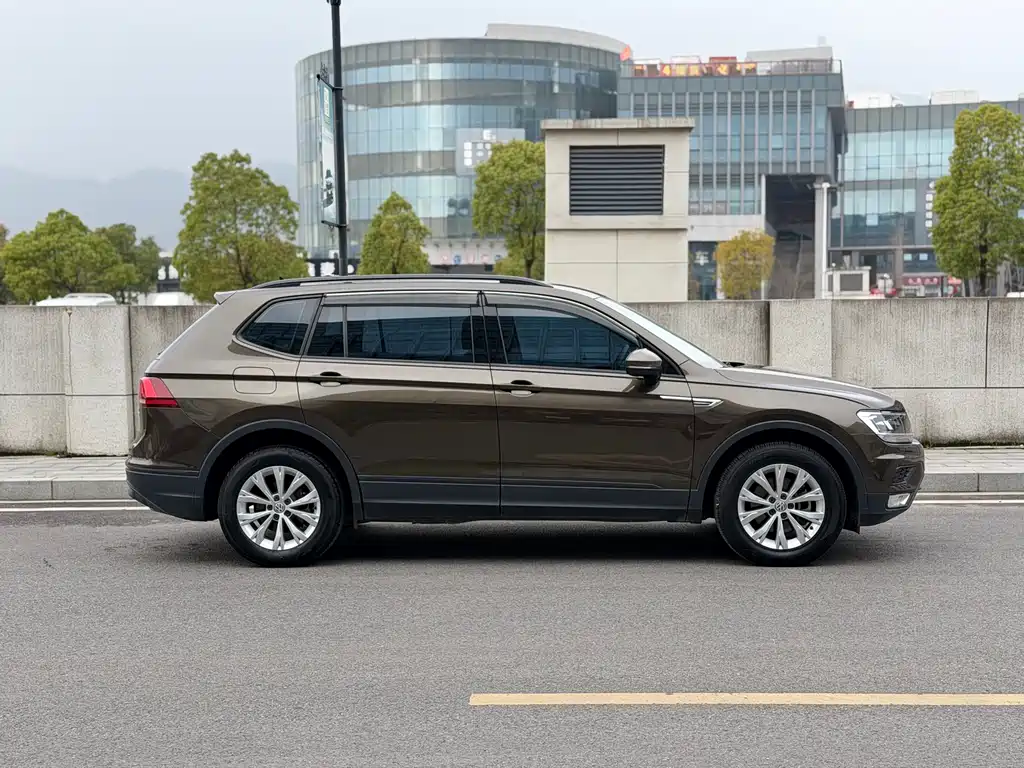 Volkswagen Volkswagen Tiguan L 2017 330TSI Automatic 2WD Style Edition 2017 - thumbnail 4