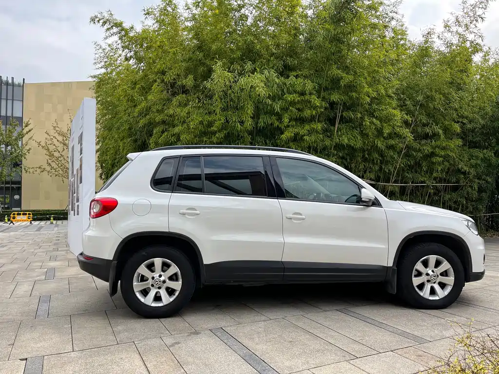 Volkswagen Volkswagen Tiguan 2012 1.8TSI Automatic 2WD Urban Edition 2013 - thumbnail 6