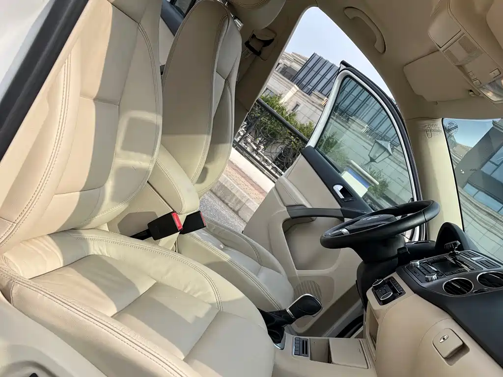 Volkswagen Volkswagen Tiguan 2012 1.8TSI Automatic 2WD Urban Edition 2013 - thumbnail 9