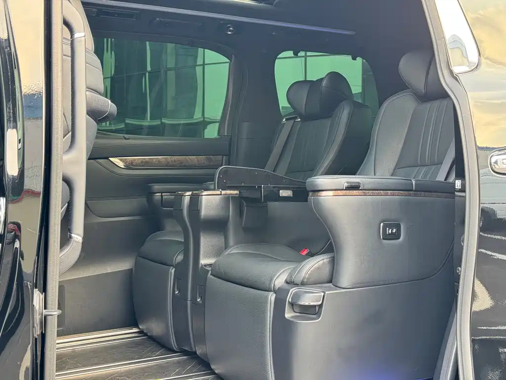 Toyota Alphard 2021 Model Hybrid 2.5L Executive Version 2023 - thumbnail 8