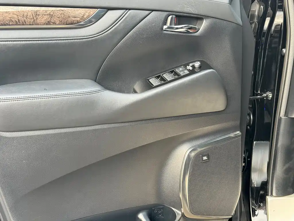 Toyota Alphard 2021 Model Hybrid 2.5L Executive Version 2023 - thumbnail 10