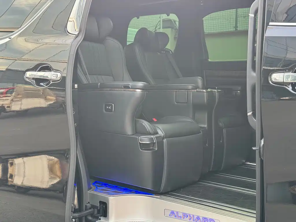 Toyota Alphard 2021 Model Hybrid 2.5L Executive Version 2023 - thumbnail 13