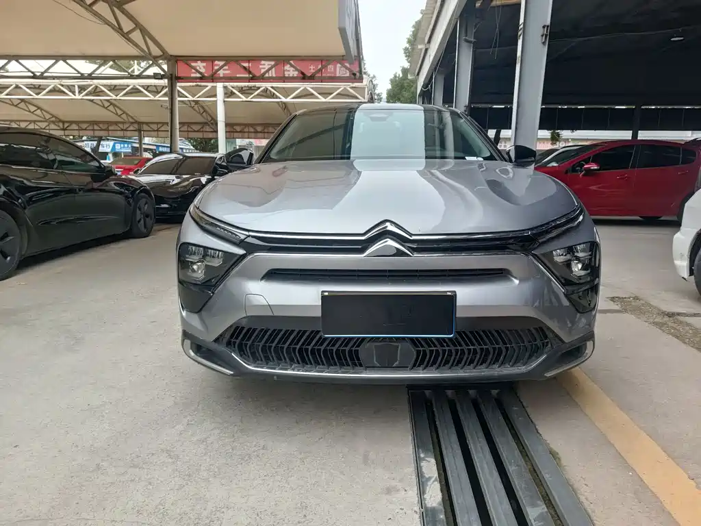 Citroen Citroën C5 X 2022 1.6T Feel Uncommon Year of the Tiger Special Edition 2024 - thumbnail 2