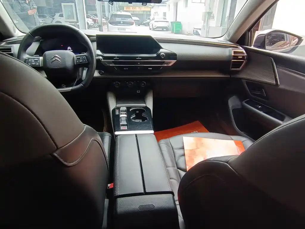 Citroen Citroën C5 X 2022 1.6T Feel Uncommon Year of the Tiger Special Edition 2024 - thumbnail 6