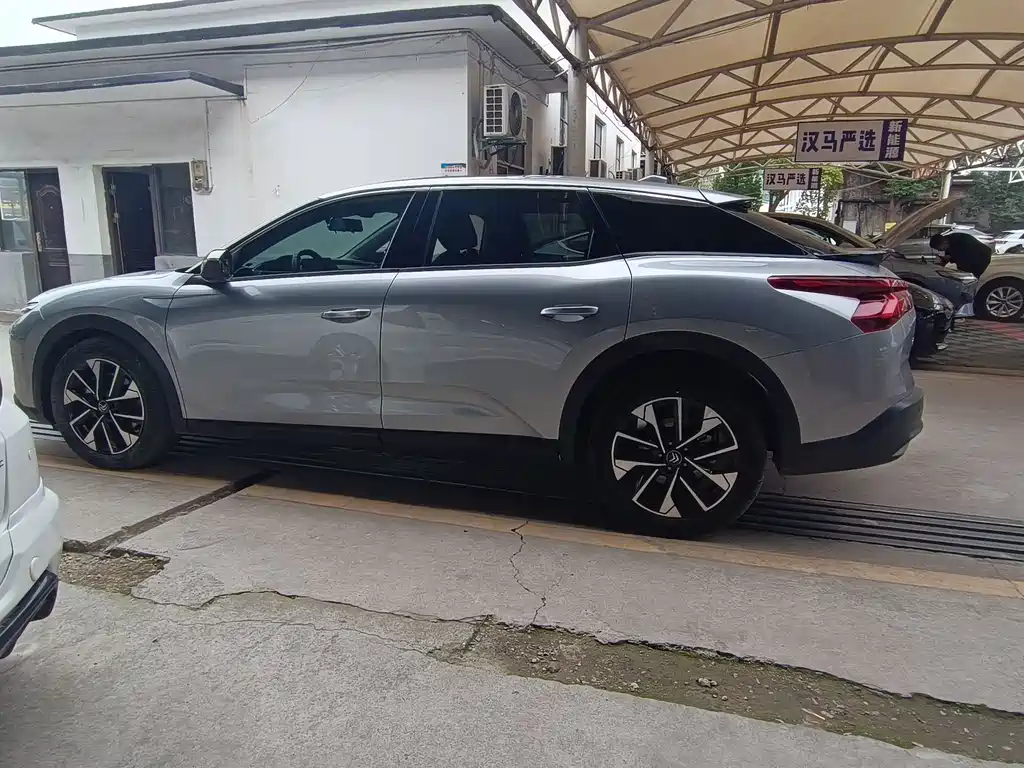 Citroen Citroën C5 X 2022 1.6T Feel Uncommon Year of the Tiger Special Edition 2024 - thumbnail 10
