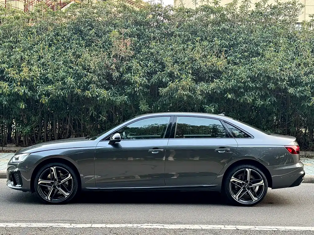 Audi Audi A4L 2025 200th Anniversary Edition 40 TFSI Luxury Dynamic Model 2025 - thumbnail 3