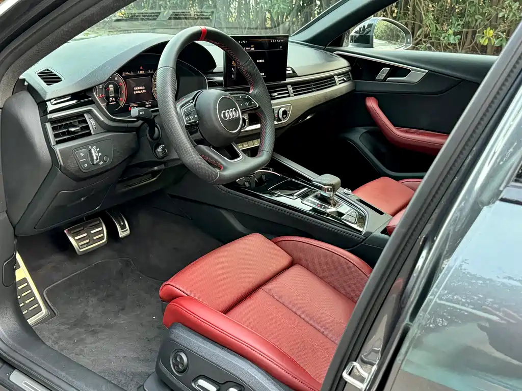 Audi Audi A4L 2025 200th Anniversary Edition 40 TFSI Luxury Dynamic Model 2025 - thumbnail 5
