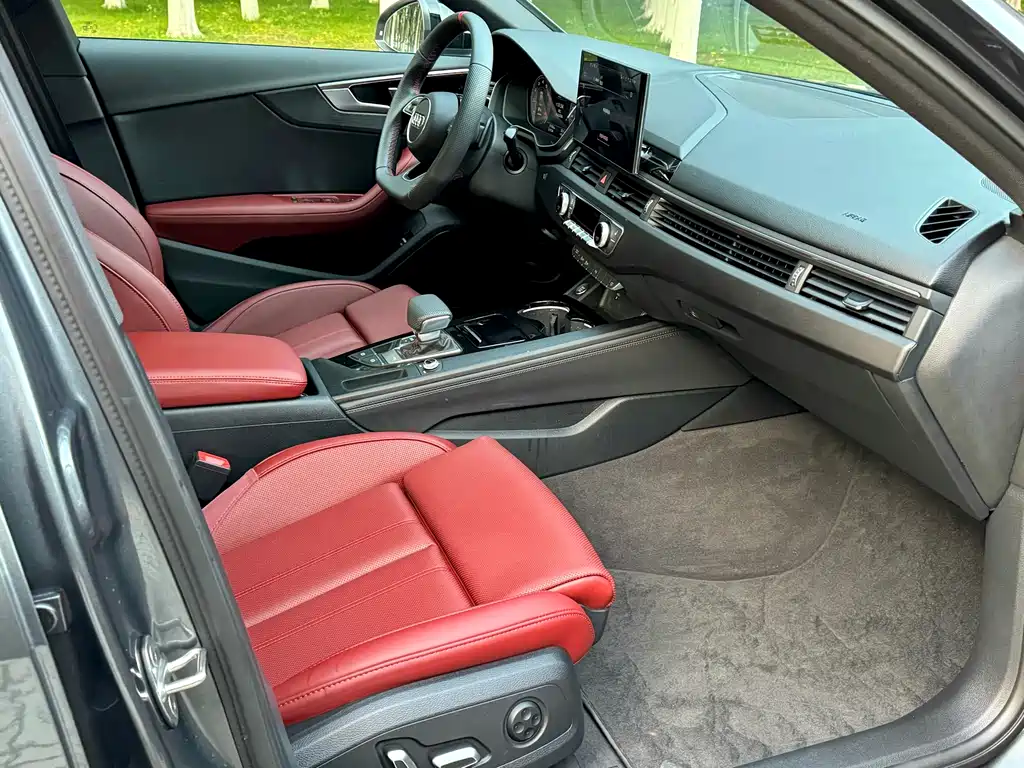 Audi Audi A4L 2025 200th Anniversary Edition 40 TFSI Luxury Dynamic Model 2025 - thumbnail 9