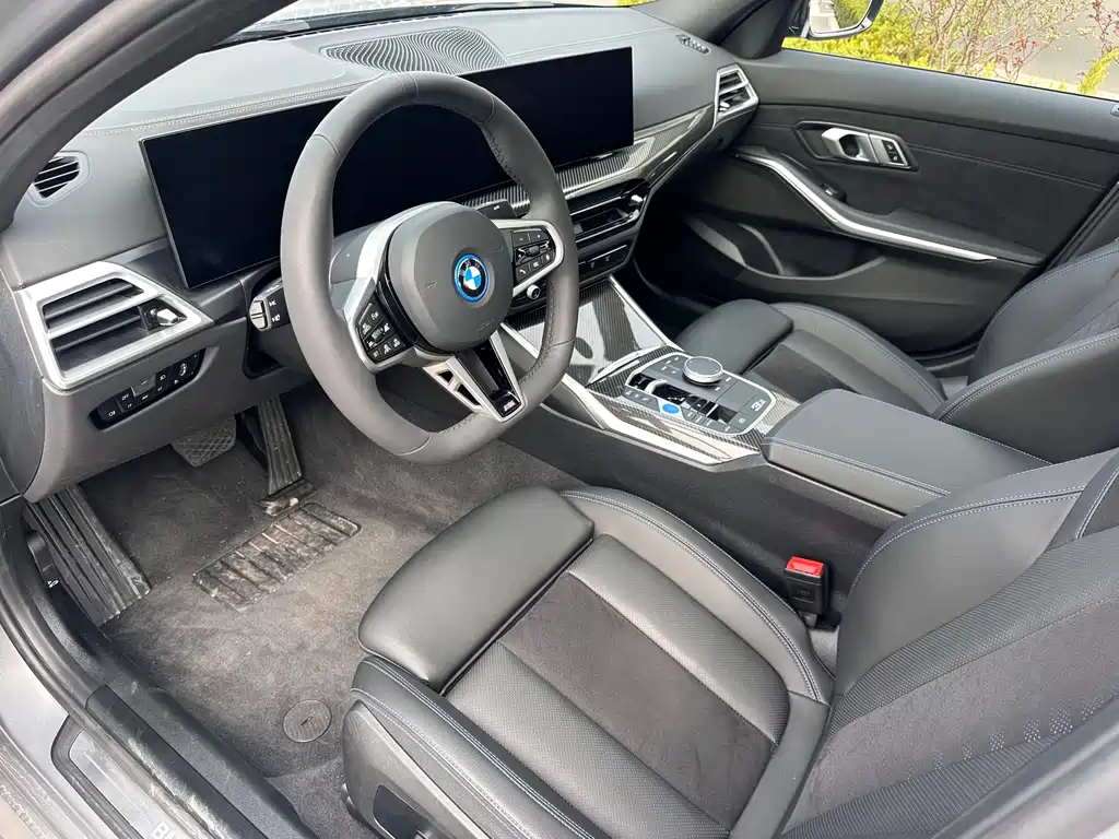 BMW BMW i3 2025 eDrive 40 L 50th Anniversary Limited Edition 2026 - thumbnail 4