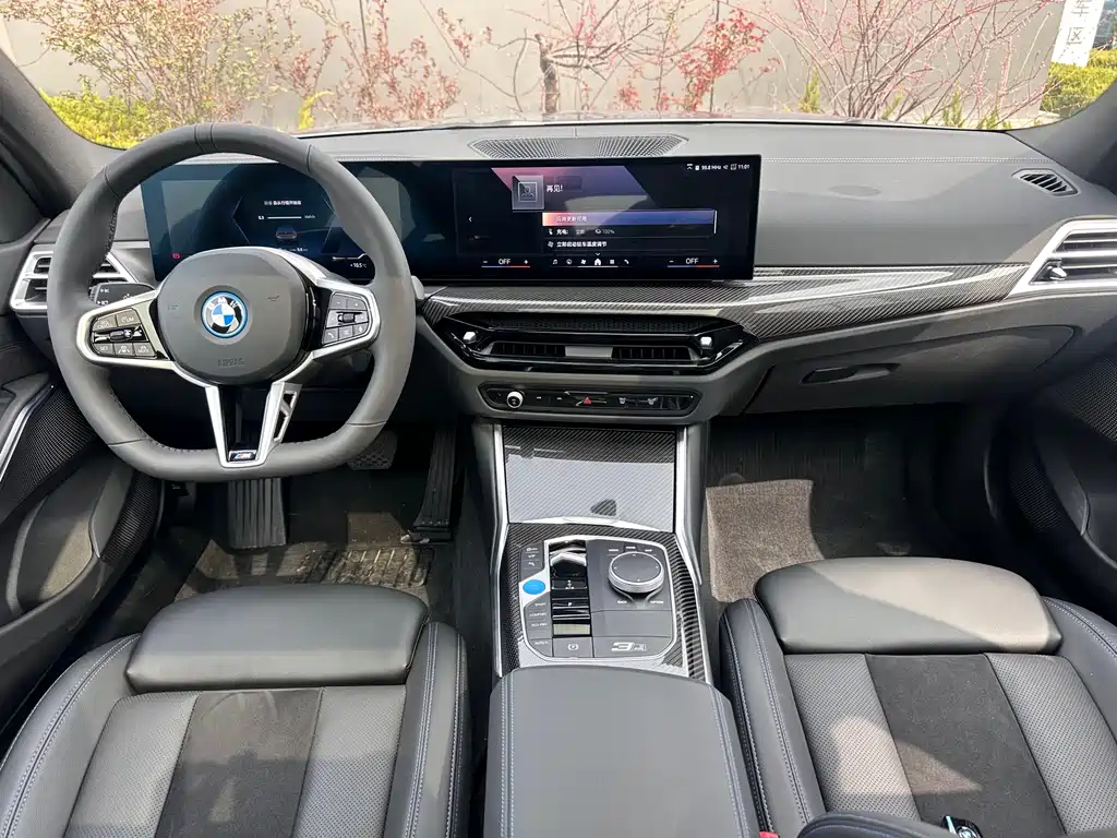 BMW BMW i3 2025 eDrive 40 L 50th Anniversary Limited Edition 2026 - thumbnail 9