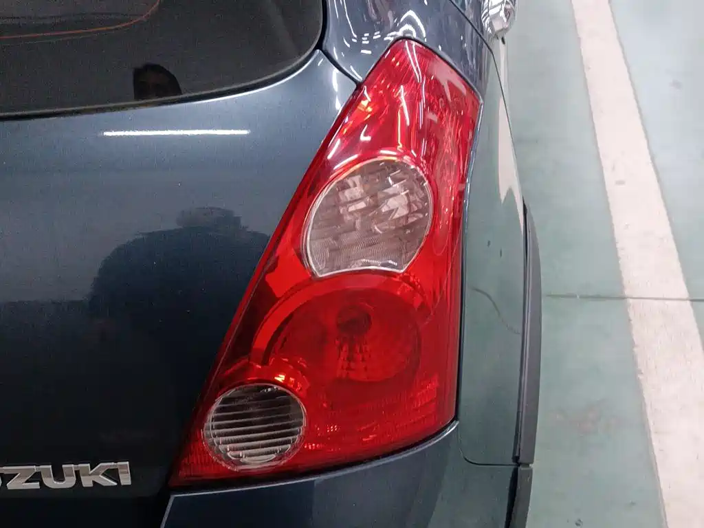 Suzuki Swift 2016 1.5L Automatic Fashion Cool Play Edition 2018 - thumbnail 11