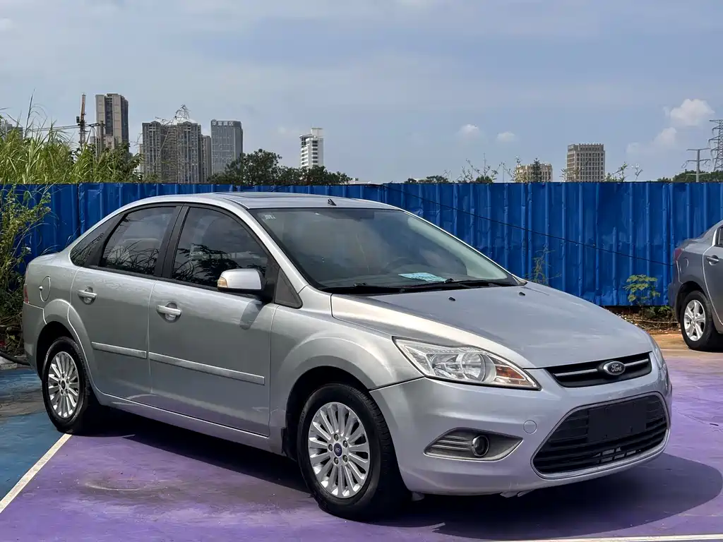 Ford Ford Focus 2013 Sedan Classic 1.8L Automatic Fashion Edition 2013 - thumbnail 3