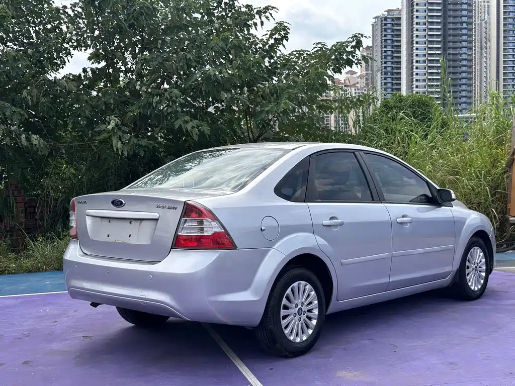 Ford Ford Focus 2013 Sedan Classic 1.8L Automatic Fashion Edition 2013 - thumbnail 5