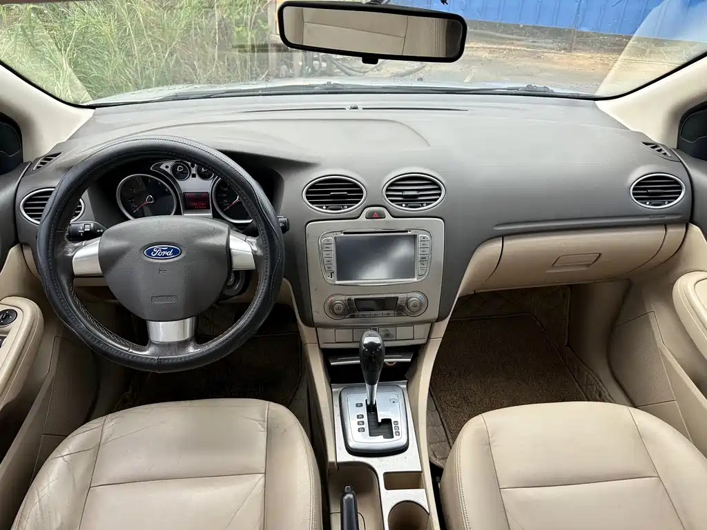 Ford Ford Focus 2013 Sedan Classic 1.8L Automatic Fashion Edition 2013 - thumbnail 10