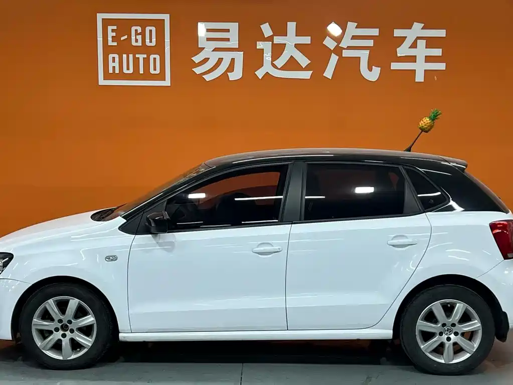 Volkswagen Volkswagen Polo 2013 1.6L Automatic Comfort Edition 2014 - thumbnail 3