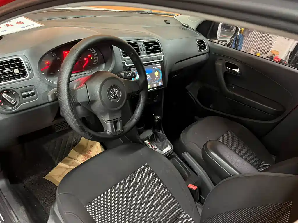 Volkswagen Volkswagen Polo 2013 1.6L Automatic Comfort Edition 2014 - thumbnail 6