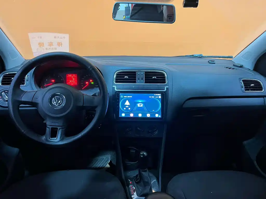 Volkswagen Volkswagen Polo 2013 1.6L Automatic Comfort Edition 2014 - thumbnail 9