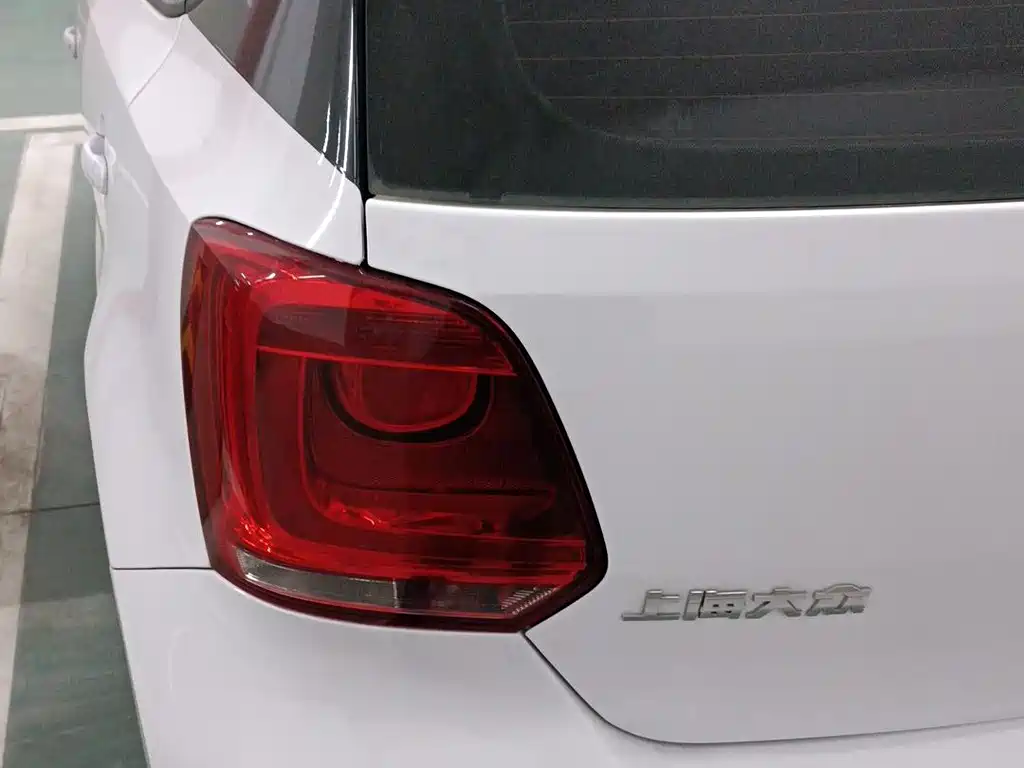 Volkswagen Volkswagen Polo 2013 1.6L Automatic Comfort Edition 2014 - thumbnail 11