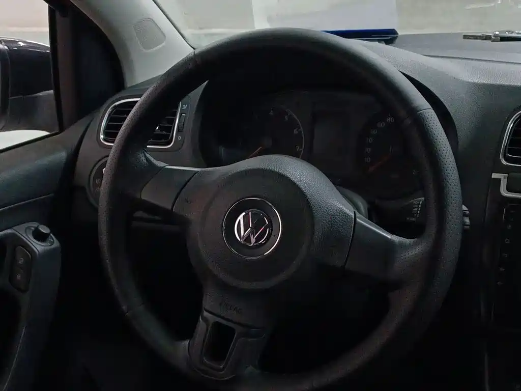 Volkswagen Volkswagen Polo 2013 1.6L Automatic Comfort Edition 2014 - thumbnail 13