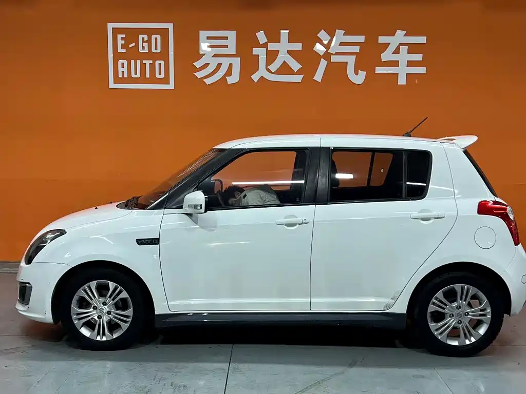 Suzuki Swift 2014 1.5L Automatic Fashion Edition 2016 - thumbnail 3