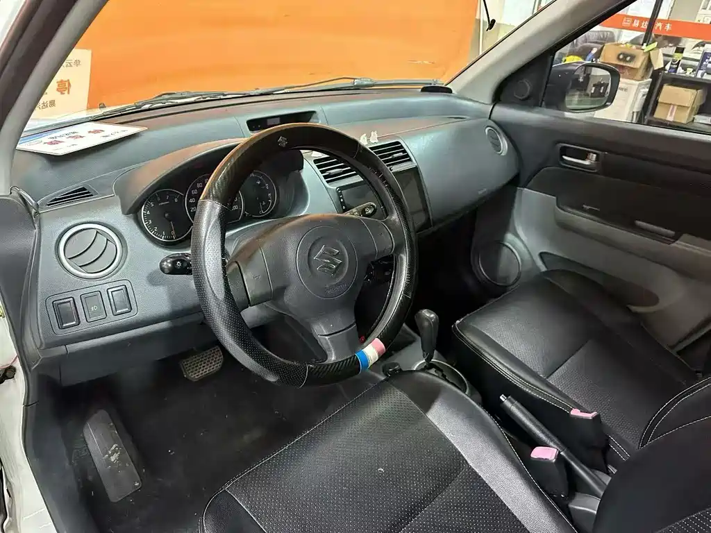Suzuki Swift 2014 1.5L Automatic Fashion Edition 2014 - thumbnail 7