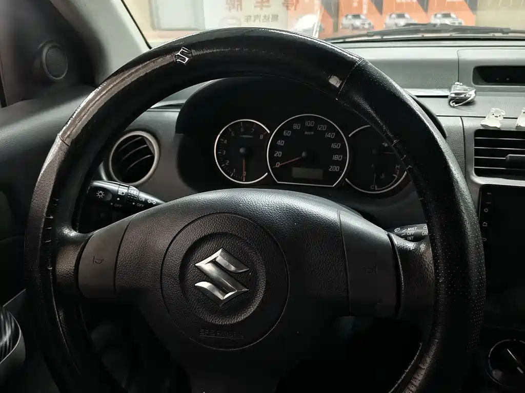 Suzuki Swift 2014 1.5L Automatic Fashion Edition 2014 - thumbnail 12