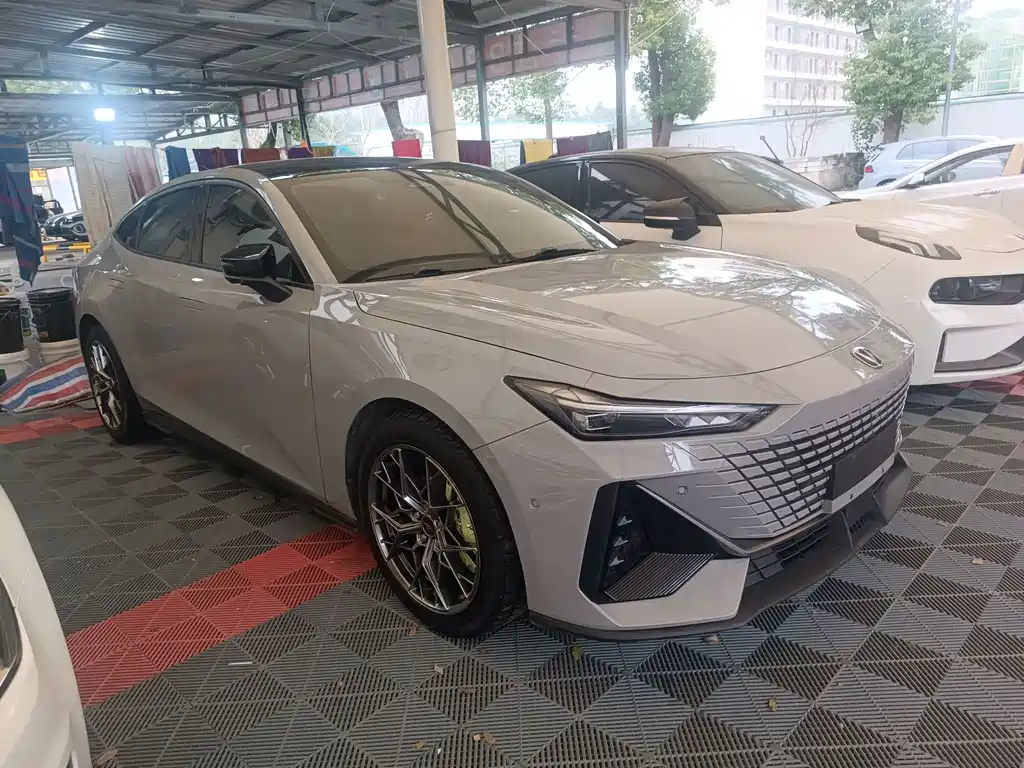 Changan Changan UNI-V 2022 1.5T Premium Edition 2022 - thumbnail 3
