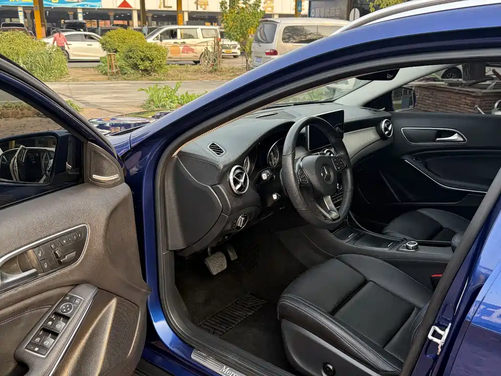 Mercedes-Benz Mercedes-Benz GLA 2016 GLA 200 Blue Edition 2016 - thumbnail 3