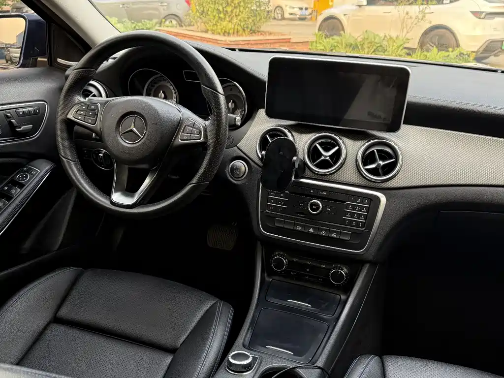 Mercedes-Benz Mercedes-Benz GLA 2016 GLA 200 Blue Edition 2016 - thumbnail 4